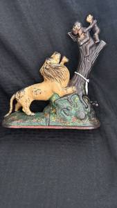 lot 181 image: Antique Cast Iron Mechanical Bank with Lion and Monkeys