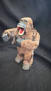 lot 205 image: Vintage Wind-Up Toy Gorilla with Wear