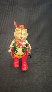 lot 236 image: Vintage Wind-Up Cat Toy with Drum and Key
