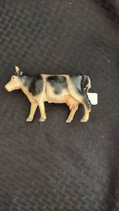 lot 242 image: Vintage Die-Cast Cow Figurine with Paint Chipping