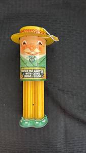 lot 256 image: Vintage Tin Coin Bank with Unique Design