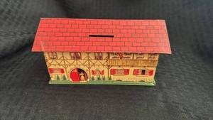lot 257 image: Vintage Tin Barn Shaped Bank with Key Missing