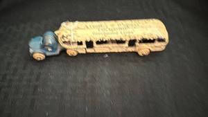 lot 265 image: Vintage Greyhound Lines Cast Iron Toy Bus