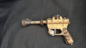 lot 275 image: Vintage Buck Rogers Atomic Pistol