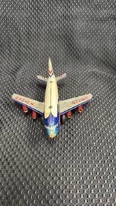 lot 309 image: Vintage United Airlines Die-Cast Model Airplane