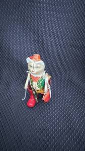 lot 322 image: Vintage Wind-Up Cat Toy with Key