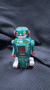 lot 357 image: Vintage Wind-Up Tin Toy Robot, Untested