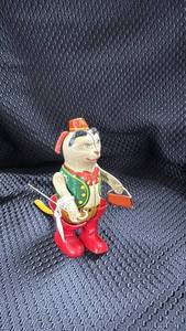 lot 362 image: Vintage Wind-Up Tin Cat Toy with Key