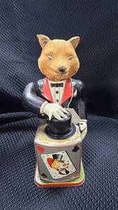 lot 367 image: Vintage Wind-Up Fox Magician Toy with Hat Trick Feature