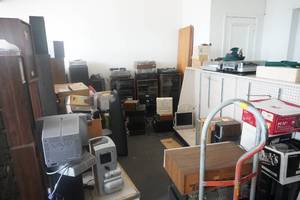 lot 1 image: Large Lot of StereoAudio Equipment