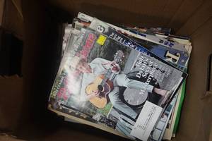 lot 24 image: Large Collection of Vintage Rolling Stone Magazines