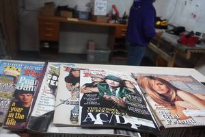 lot 27 image: Large Collection of Vintage Rolling Stone Magazines