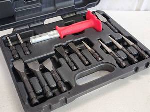 lot 171 image: OTC Stinger Interchangeable Punch and Chisel Set