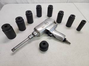 lot 343 image: Black & Decker Impact Wench Air Tool with Impact Sockets