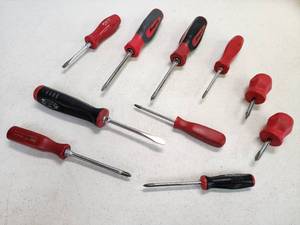 lot 83 image: (3) Assorted Snap-On Screwdrivers