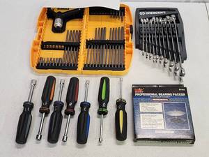 lot 216 image: Assorted Garage Hand Tools