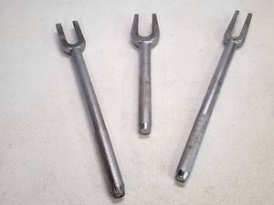 lot 215 image: (3) Automotive Ball Joint Seperator  Tie Rod End Remover Pickle Forks