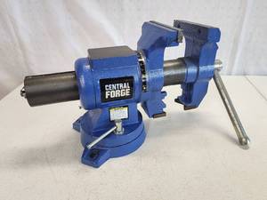 lot 305 image: Large Central Forge Rotating Jaw Benchtop Vise