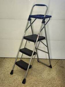 lot 168 image: Werner 3-Step Painters Ladder