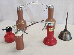 lot 224 image: Assorted Oil Cans
