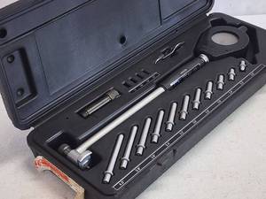 lot 226 image: Mitutoyo Bore Gage Set Model 511-166