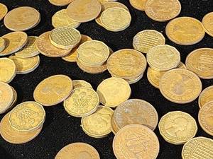 lot 104 image: Large Assortment of UK Great Britian Coins