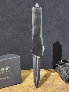 lot 108 image: Ravencrest Tactical Spring-Loaded Blade Knife