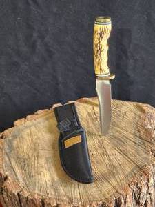 lot 111 image: Ridge Runner Hunting Knife