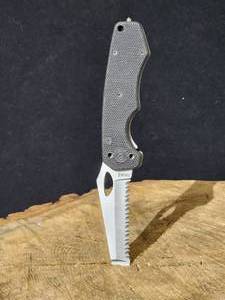 lot 126 image: Handy Camping Saw Blade Knife