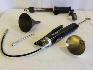 lot 369 image: Mechanics Grease Gun with Accessories