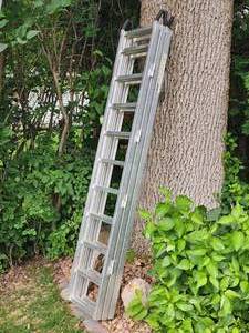 lot 333 image: Folding Aluminum Snowmobile Trailer Ramp