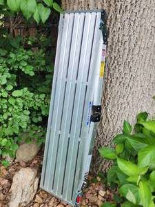 lot 337 image: Werner 250 lb. Aluminum Step Platform