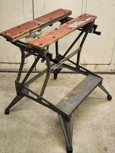 lot 315 image: Portable Black & Decker Deluxe Workmate Workstation  Bench