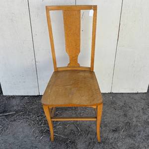 lot 3 image: Vintage Wooden Chair