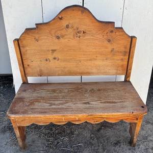 lot 10 image: Wooden Bench Seat