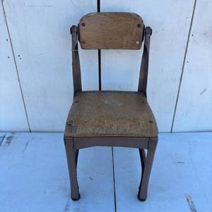 lot 29 image: Single Childs Chair