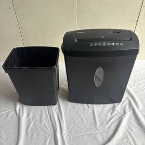 lot 53 image: Staples Paper Shredder and Small Trash Can