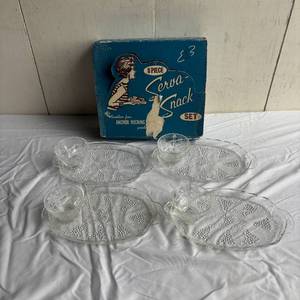 lot 54 image: 8 Piece Anchor Hocking Snack Plates with Cups - Glass with box
