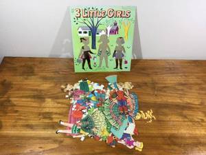 lot 62 image: Cutout Dolls - 3 Little Girls and clothes - Vintage