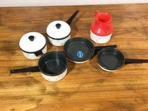lot 77 image: Doll House Pans and dishes, Childs Play set pans