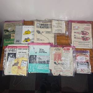 lot 81 image: Lot of Paper and Print Materials - Owners Manuals - Instruction Books