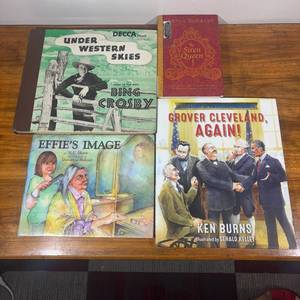 lot 83 image: Books and Vintage Bing Crosby LPs Record Albums