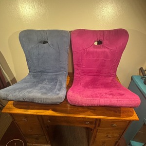 lot 100 image: Set of 2 Padded Folding Chairs