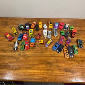 lot 102 image: Lot of little Cars and Trucks - Toys