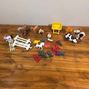 lot 105 image: Misc. Toys - Farm animals, tiny cowboys, small fencing pieces