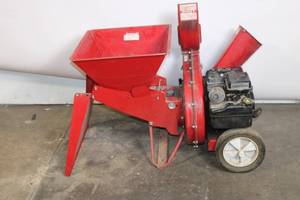lot 8 image: Used 5HP Gas-Powered ChipperShredder with Briggs & Stratton Engine