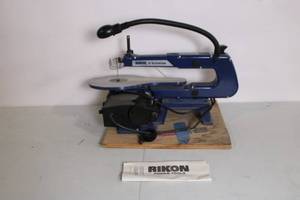 lot 15 image: Rikon 10-600VS 16 Variable Speed Scroll Saw with Accessories