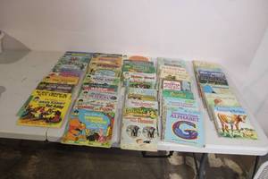 lot 38 image: Collection of Vintage Disney and Childrens Storybooks