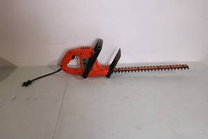lot 46 image: Craftsman 18-Inch Electric Hedge Trimmer