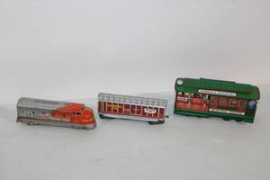 lot 53 image: Vintage Tin Toy Train Set with Powell & Mason Municipal Railway Car